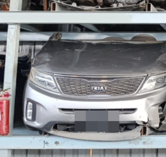 Silver Kia Sorento front halfcut on a rack: hood, grille, headlights and bumper, Sharjah market