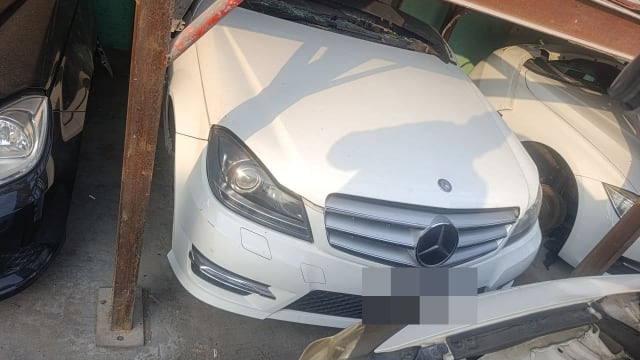 White Mercedes-Benz C-Class halfcut front: hood, silver grille, headlights and bumper, Sharjah market