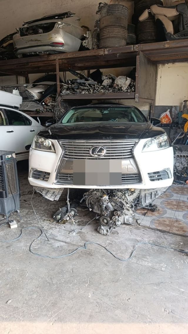 Lexus LS460 halfcut with black hood, white front bumper, spindle grille and engine on floor, Sharjah market