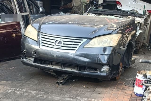 Dark grey Lexus ES350 front halfcut with bumper, grille, headlights and hood, Sharjah market