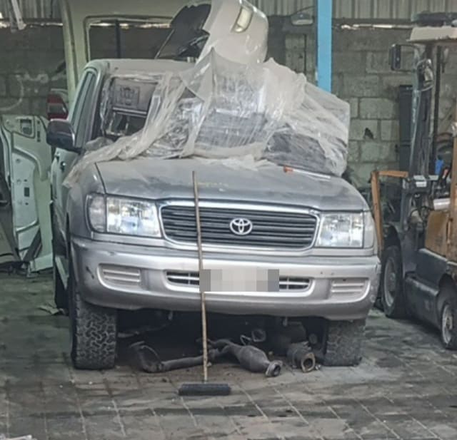 Silver Toyota Land Cruiser 100 halfcut — front bumper, grille, headlights and hood, Sharjah market