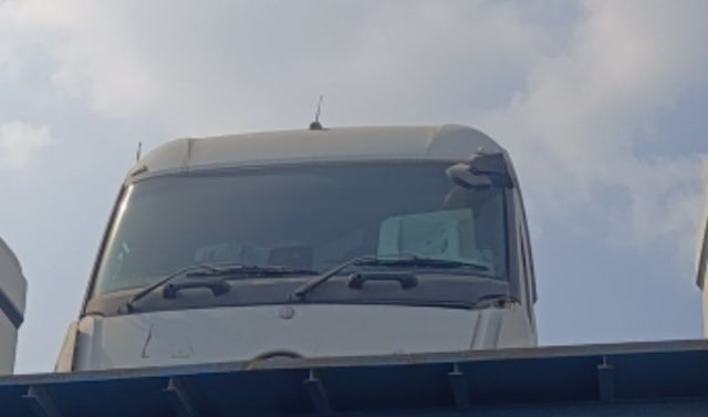 White Mercedes-Benz Actros cab halfcut on a flatbed: windshield, wipers and roof spoiler, Sharjah market