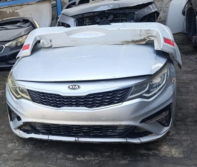Silver Kia Optima front halfcut with hood, grille, headlights and rear bumper on top, Sharjah market