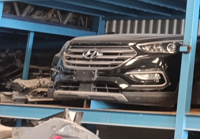 Black Hyundai Santa Fe front halfcut on blue rack: grille, hood, headlight and front bumper, Sharjah market