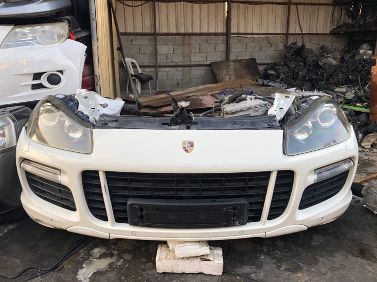 Nose cut + Hood Porsche Cayenne