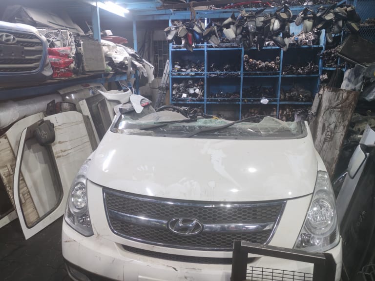 Nose cut + Hood Hyundai Starex