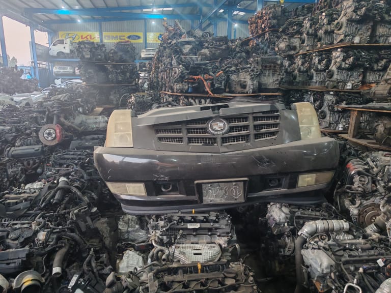 Nose cut Cadillac Escalade