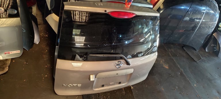 Trunk lid Nissan Note