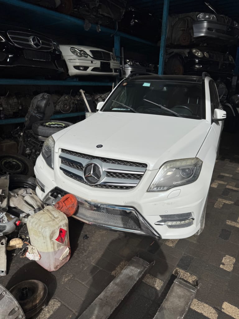Mercedes-Benz Car for Parts (Individual Parts Available)