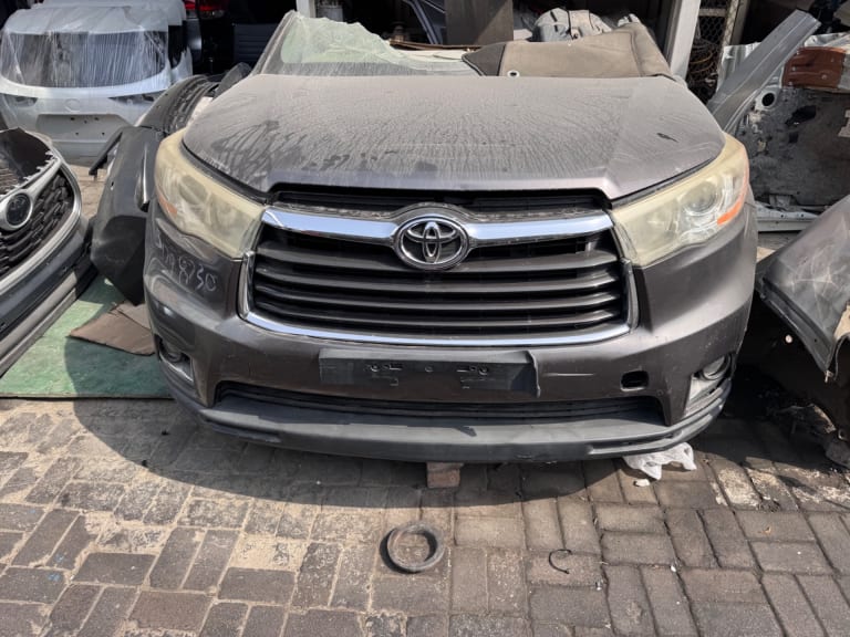Nose cut + Hood Toyota Highlander