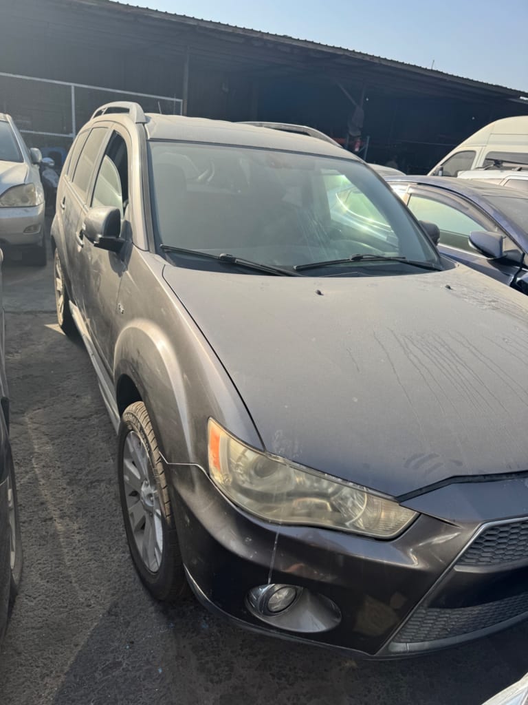 Nose cut + Hood Mitsubishi Outlander