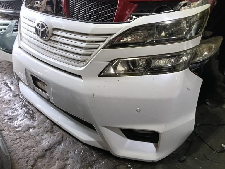 Nose cut Toyota Vellfire