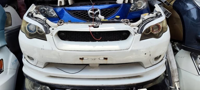 Bumper + Grille Subaru Legacy 57703AG000BE