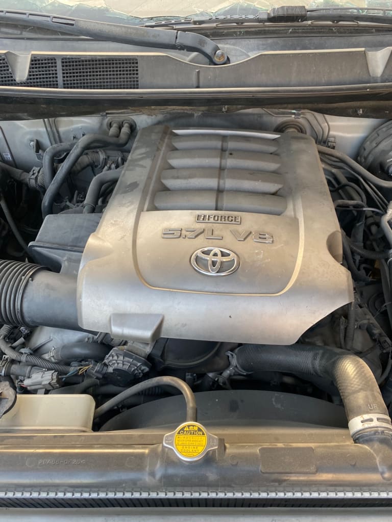 Engine Toyota Tundra 3UR