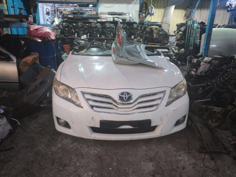 Nose cut + Hood Toyota Camry
