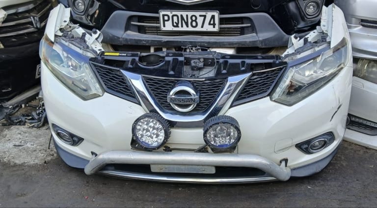 Nose cut Nissan X-Trail