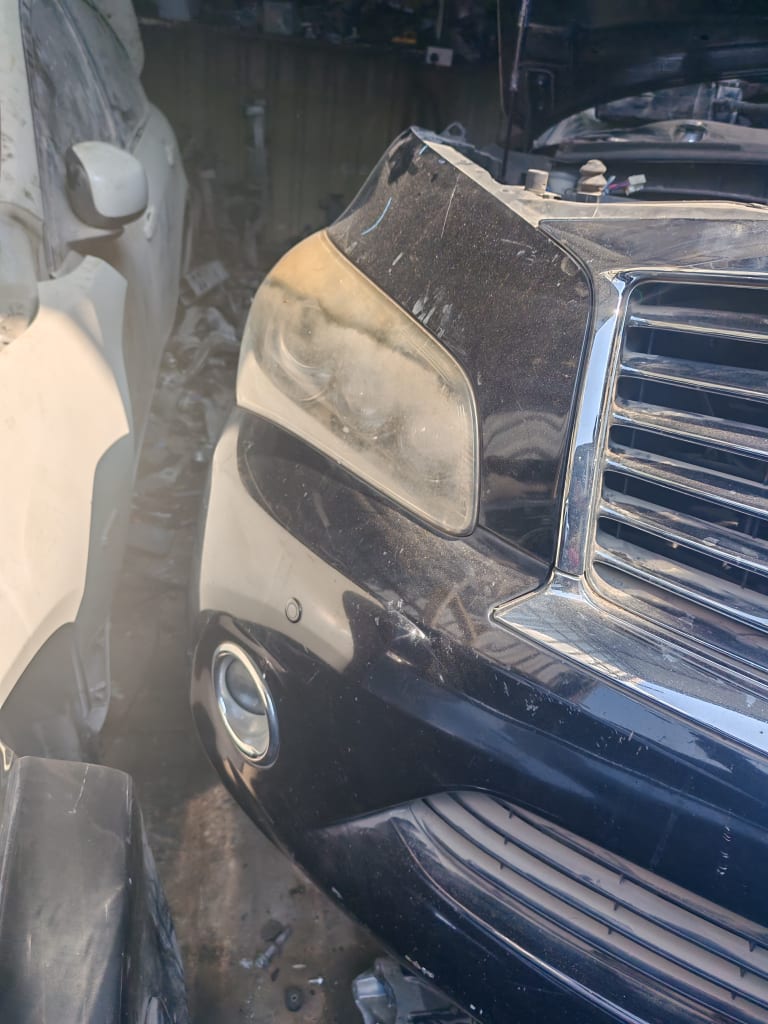 Nose cut + Hood Infiniti QX56