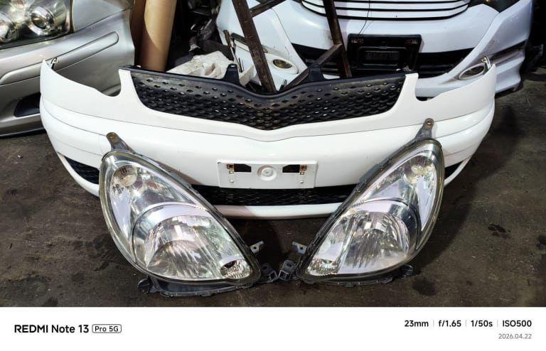 Bumper + Grille Toyota Funcargo