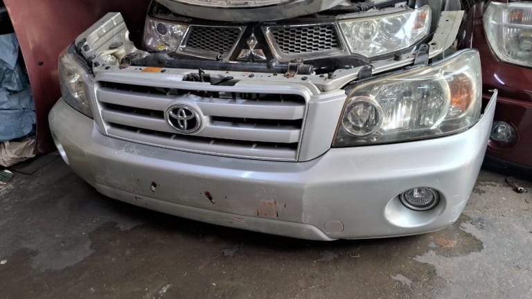 Nose cut Toyota Highlander