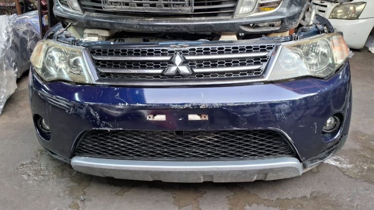 Nose cut Mitsubishi Outlander