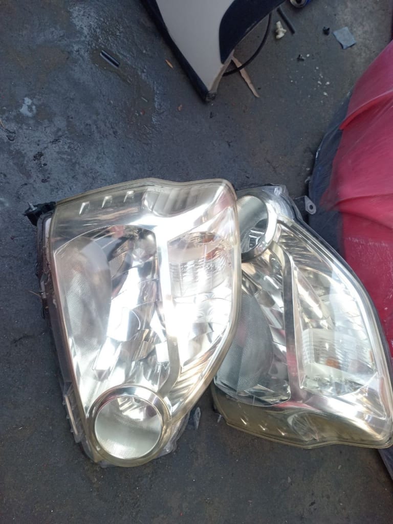 Headlights Nissan X-Trail