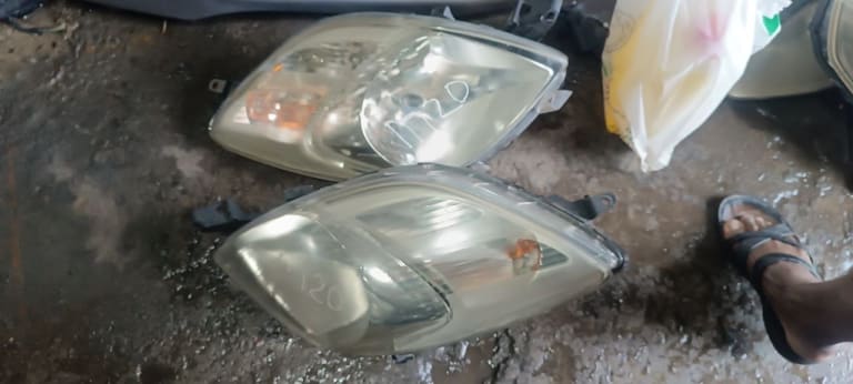 Headlights Toyota Yaris