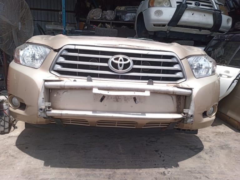 Nose cut Toyota Highlander 53201-0E900
