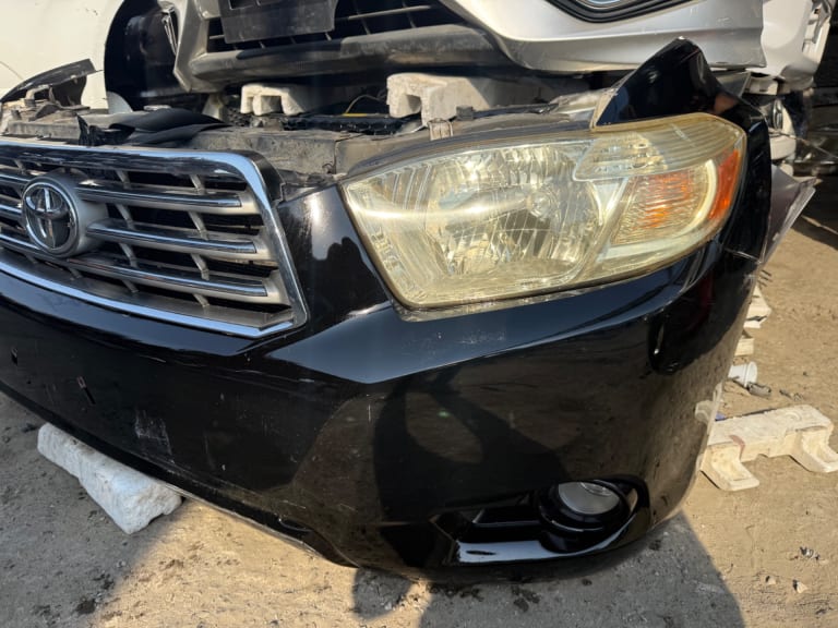 Nose cut Toyota Highlander