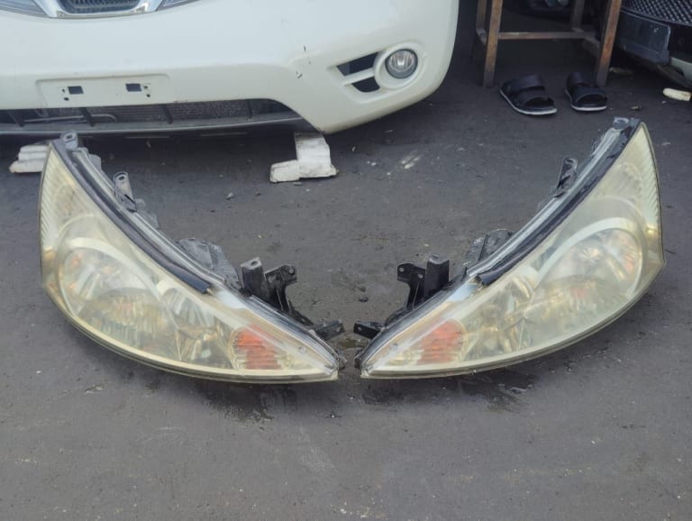 Headlights Mitsubishi Grandis