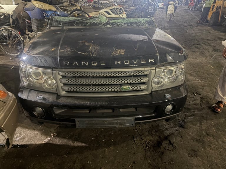 Nose cut Land Rover