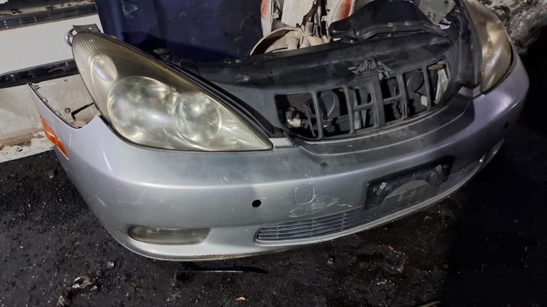Nose cut Lexus ES300h
