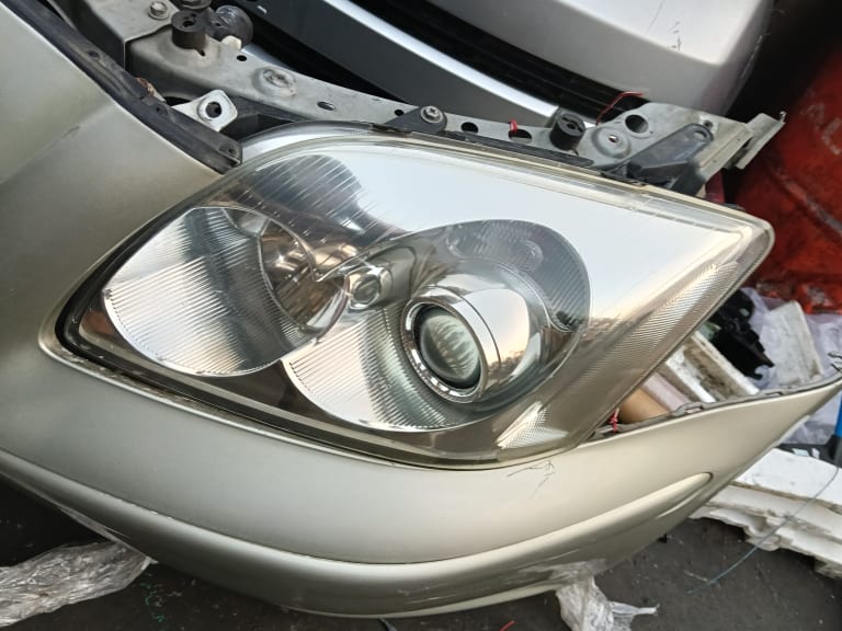 Nose cut Toyota Avensis