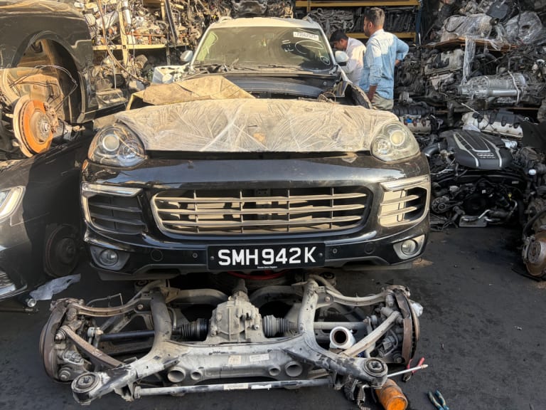 Nose cut Porsche Cayenne