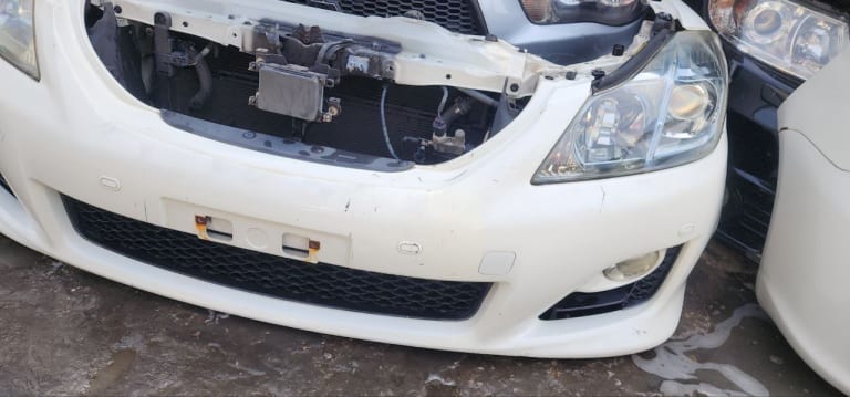 Nose cut Toyota Crown
