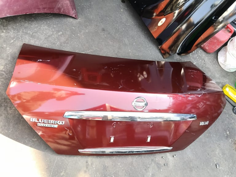 Trunk lid Nissan Sunny