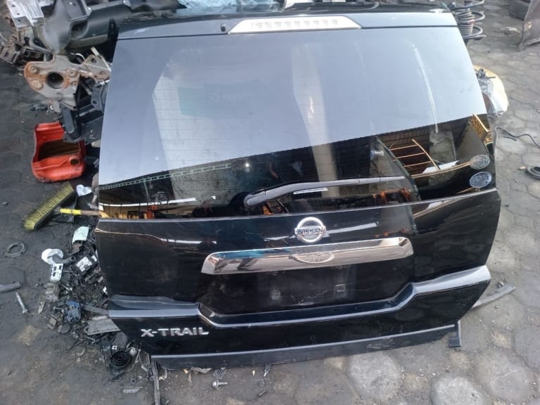 Trunk lid Nissan X-Trail