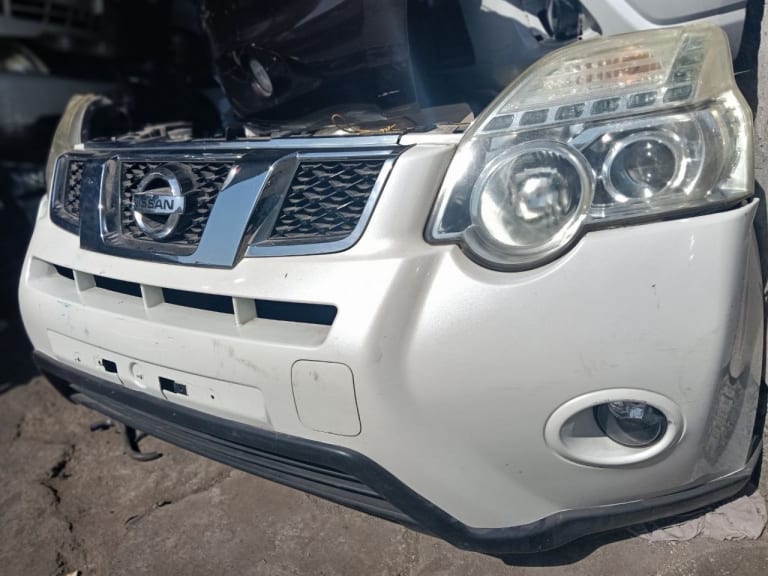 Bumper + Grille Nissan X-Trail