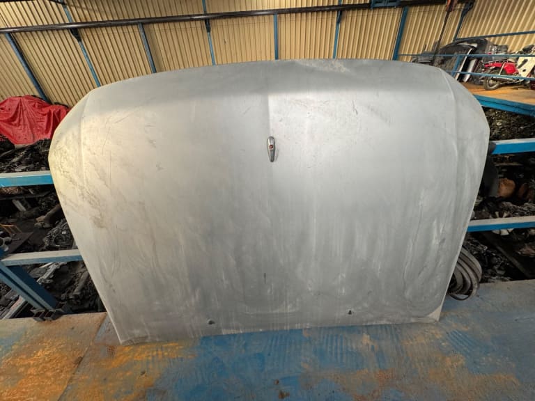 Hood Mitsubishi Pajero