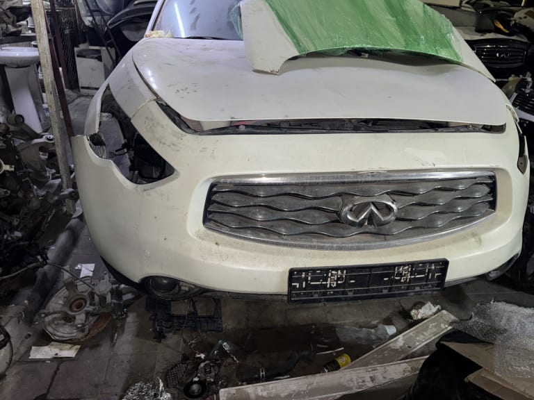 Nose cut + Hood Infiniti FX50