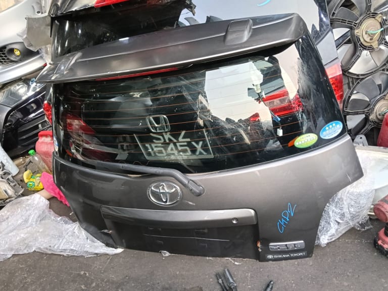 Trunk lid Toyota ist