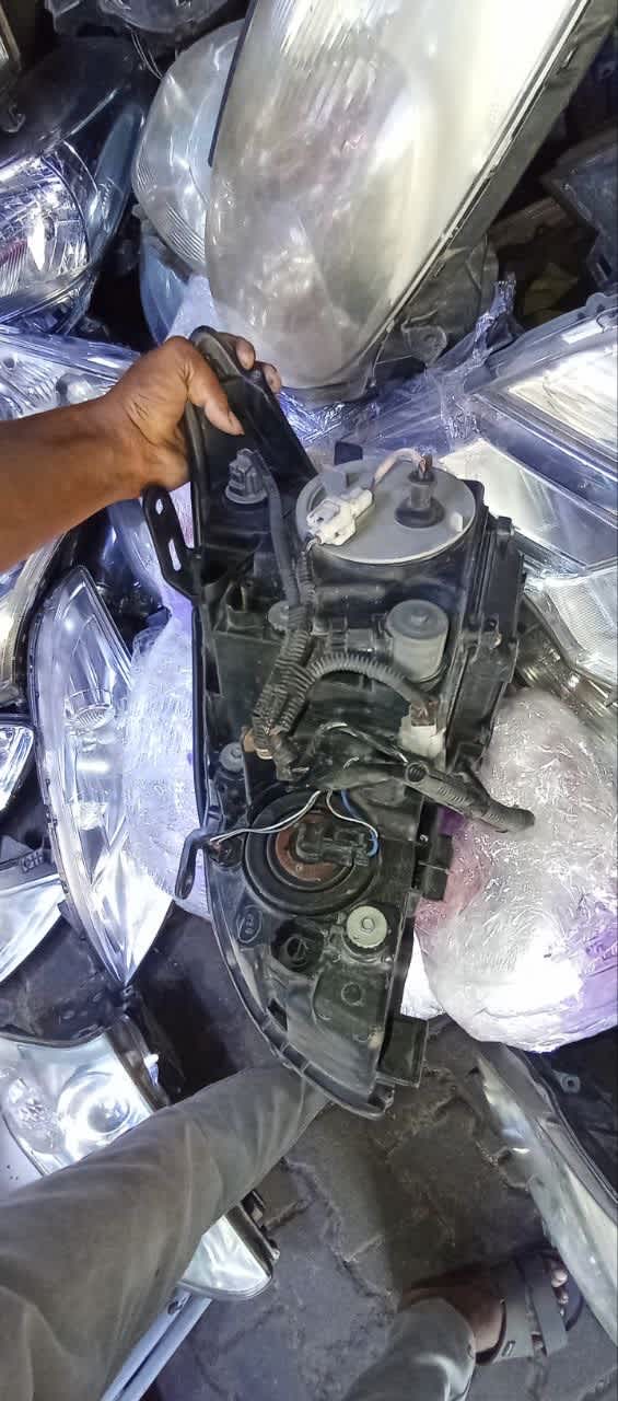 Headlights Lexus RX350 used in Sharjah — photo 4