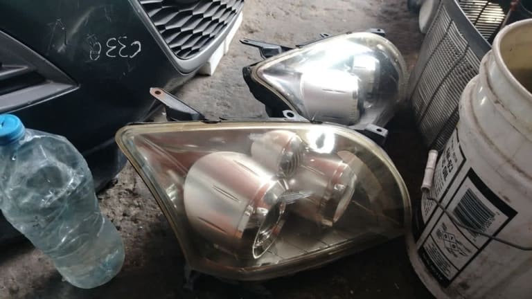 Headlights Toyota Avensis used in Sharjah — photo 8