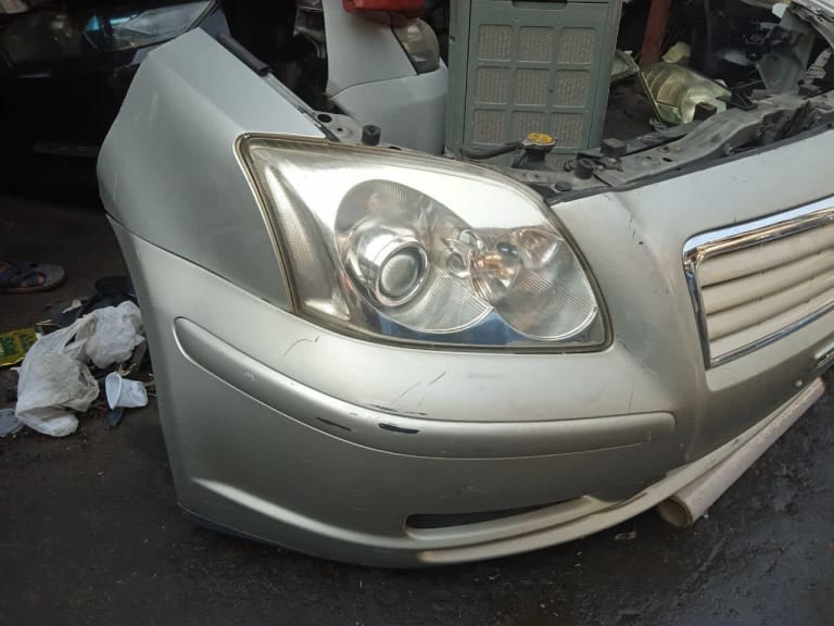 Bumper + Headlights Toyota Avensis used in Sharjah — photo 2