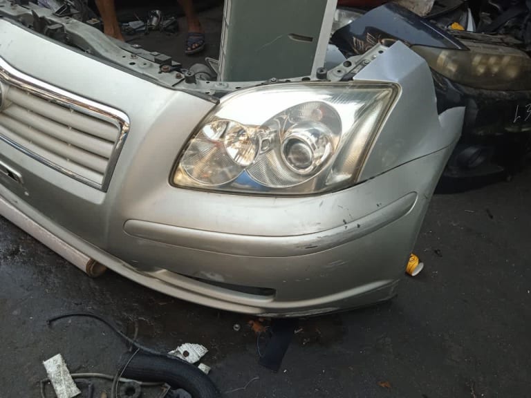 Bumper + Headlights Toyota Avensis used in Sharjah — photo 5