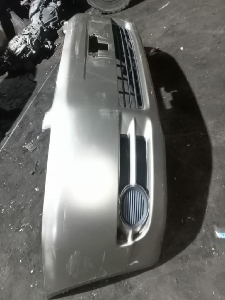 Bumper + Headlights Toyota Ipsum used in Sharjah — photo 2