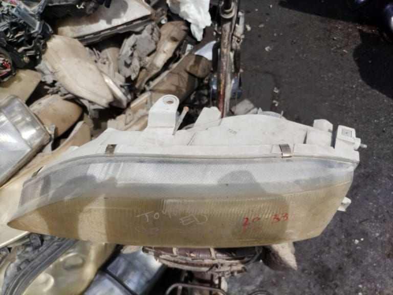 Headlights Toyota Carina used in Sharjah — photo 3