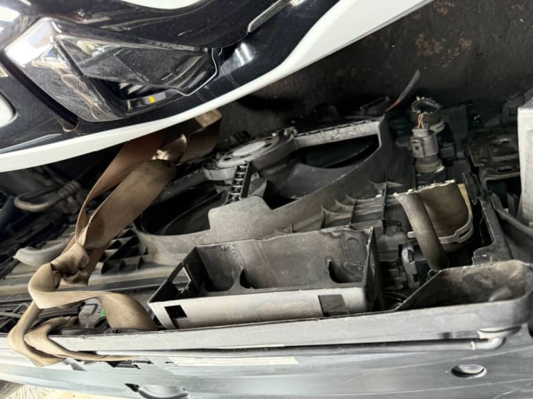 Nose cut Volkswagen Polo used in Sharjah — photo 6