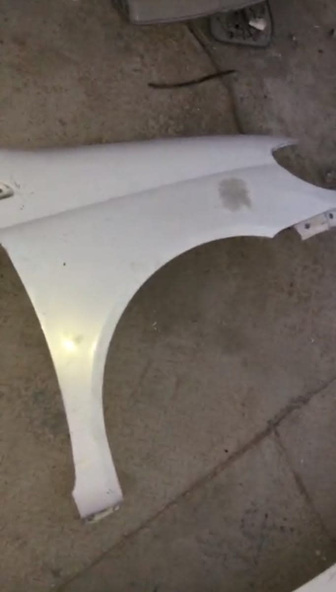 Hood + Fender + Mirror Toyota Platz used in Sharjah — photo 2