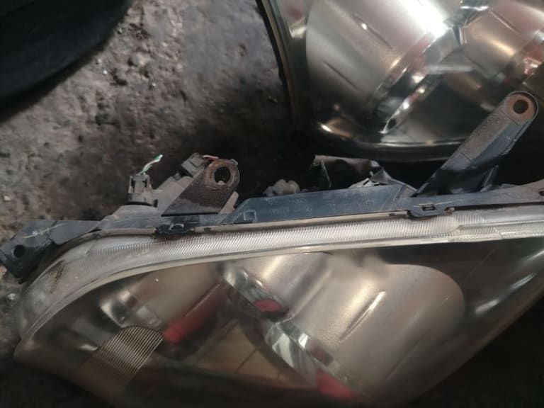 Toyota Avensis Фары 2шт