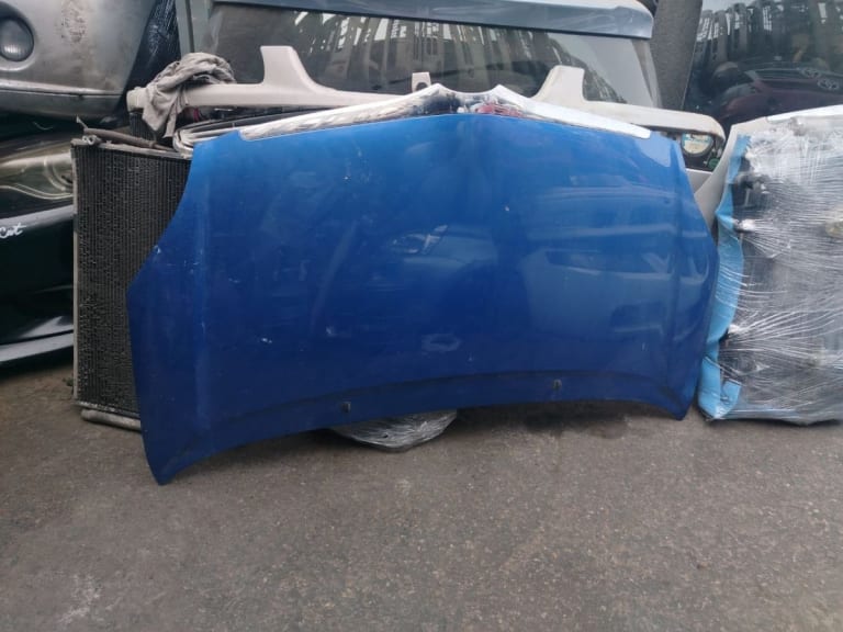 Toyota Corolla Spacio Капот
